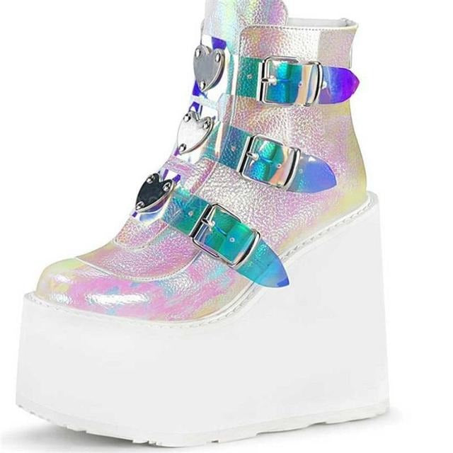 Holographic Love